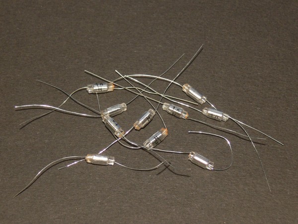 10 Stück Lot Styroflex Kondensator 1000pF 1nF 63V 2,5% Φ 4 x 10mm