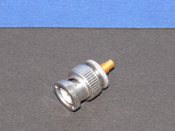 SUHNER BNC auf SMC Adapter vergoldet 50 Ohm BNC male auf SMC male