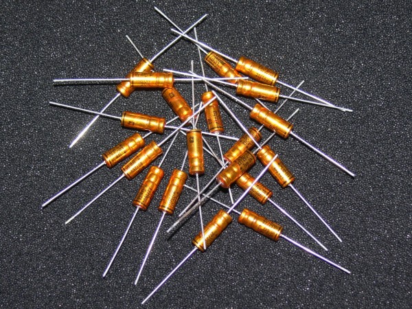 20 Stück - Roederstein Elko axial liegend 22uF 25V 22 25 18x6,5mm NEU