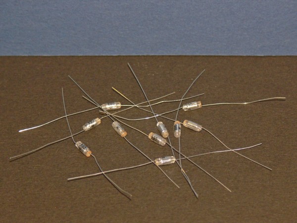 10 Stück Lot Styroflex Kondensator 390pF 0,39nF 63V 2,5% Φ 3 x 7mm