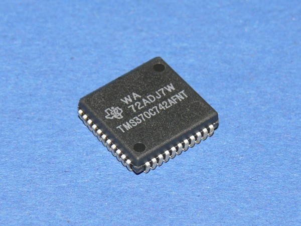 TEXAS INSTRUMENTS TMS370C742AFNT PLCC44 8 Bit Microcontroller