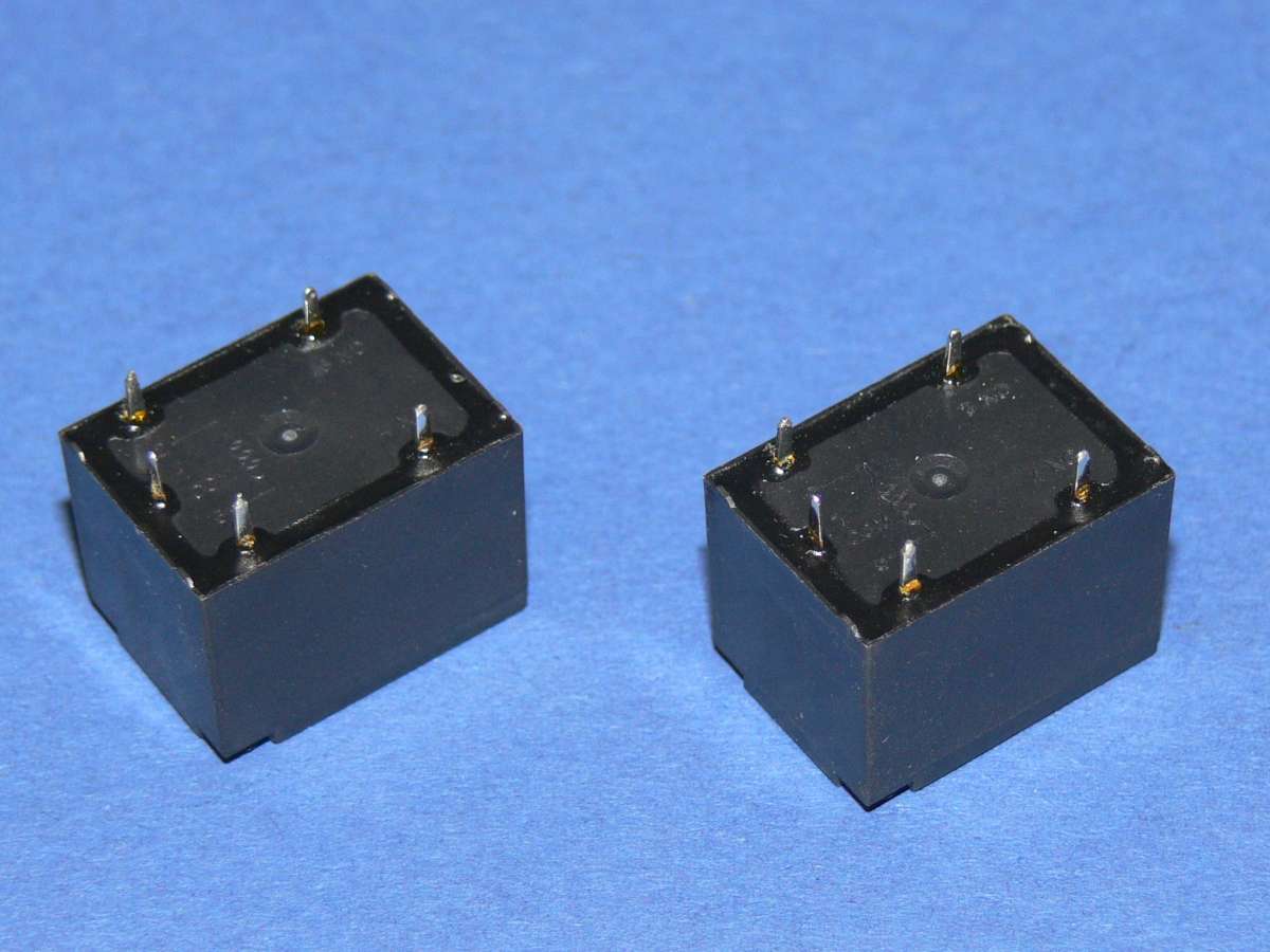 Relais 12VDC 2xUM 3A/30V bistabil 2 Spulen