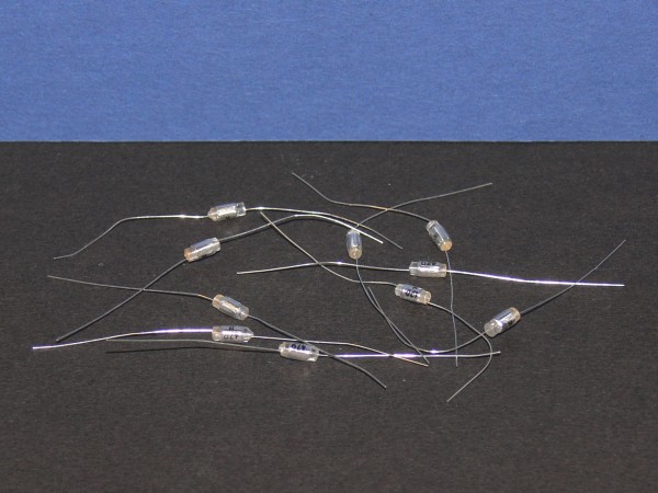 10 Stück Lot Styroflex Kondensator 470pF 0,47nF 63V 2,5% Φ 3,5 x 7mm