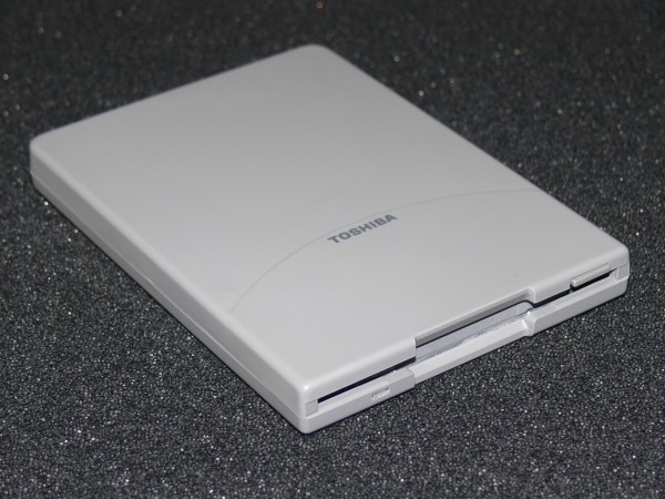 Toshiba P000220790 EXT Portege 200/620 FDD Floppy Disk Laufwerk ZA1215P02 Neu