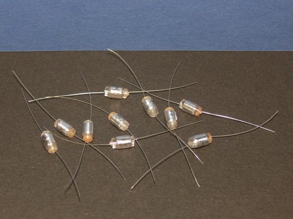 10 Stück Lot Styroflex Kondensator 3300pF 3,3nF 63V 2,5% Φ 5 x 10mm