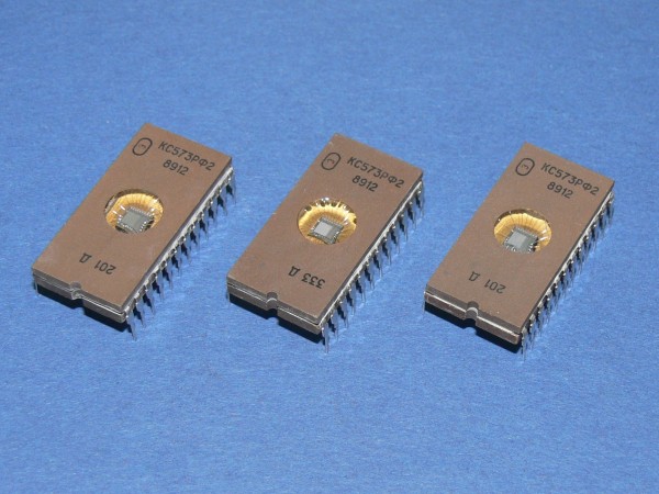 KC573RF2 Soviet EPROM wie 2716 2Kx8 Ceramic Gold Lot mit 3 Stück